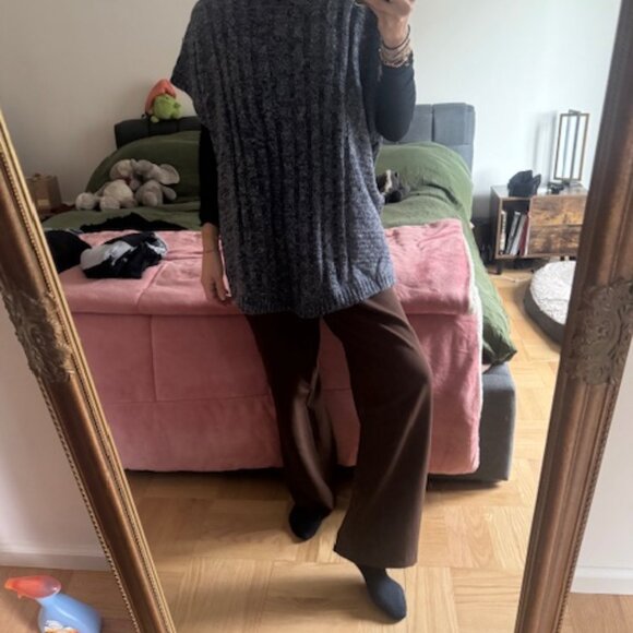 Cable-knit turtleneck cape with button detail on the side - Picture 3 of 3